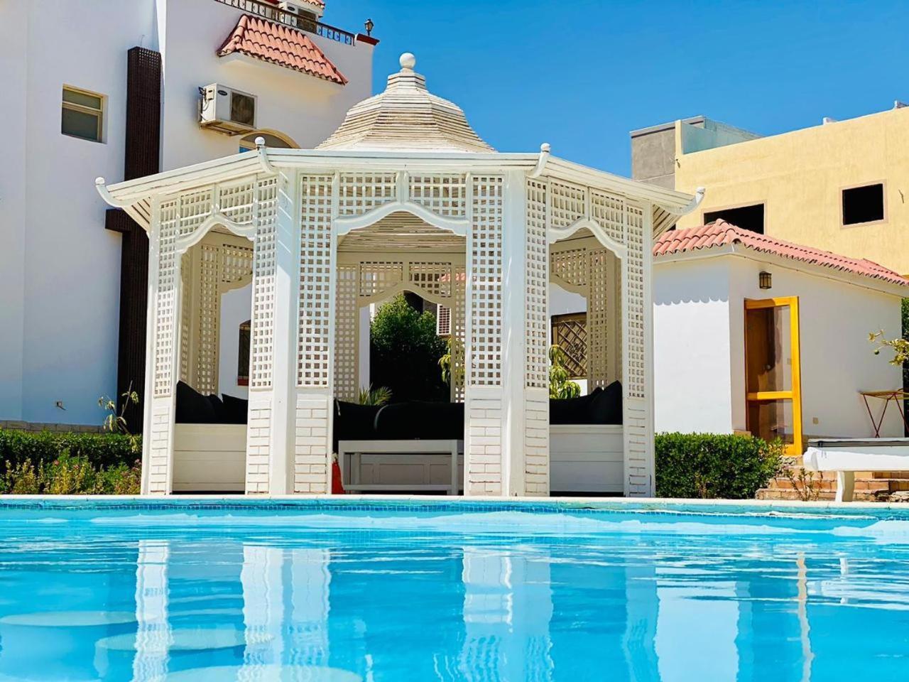 Vila Happiness Majawish, Close To The Center