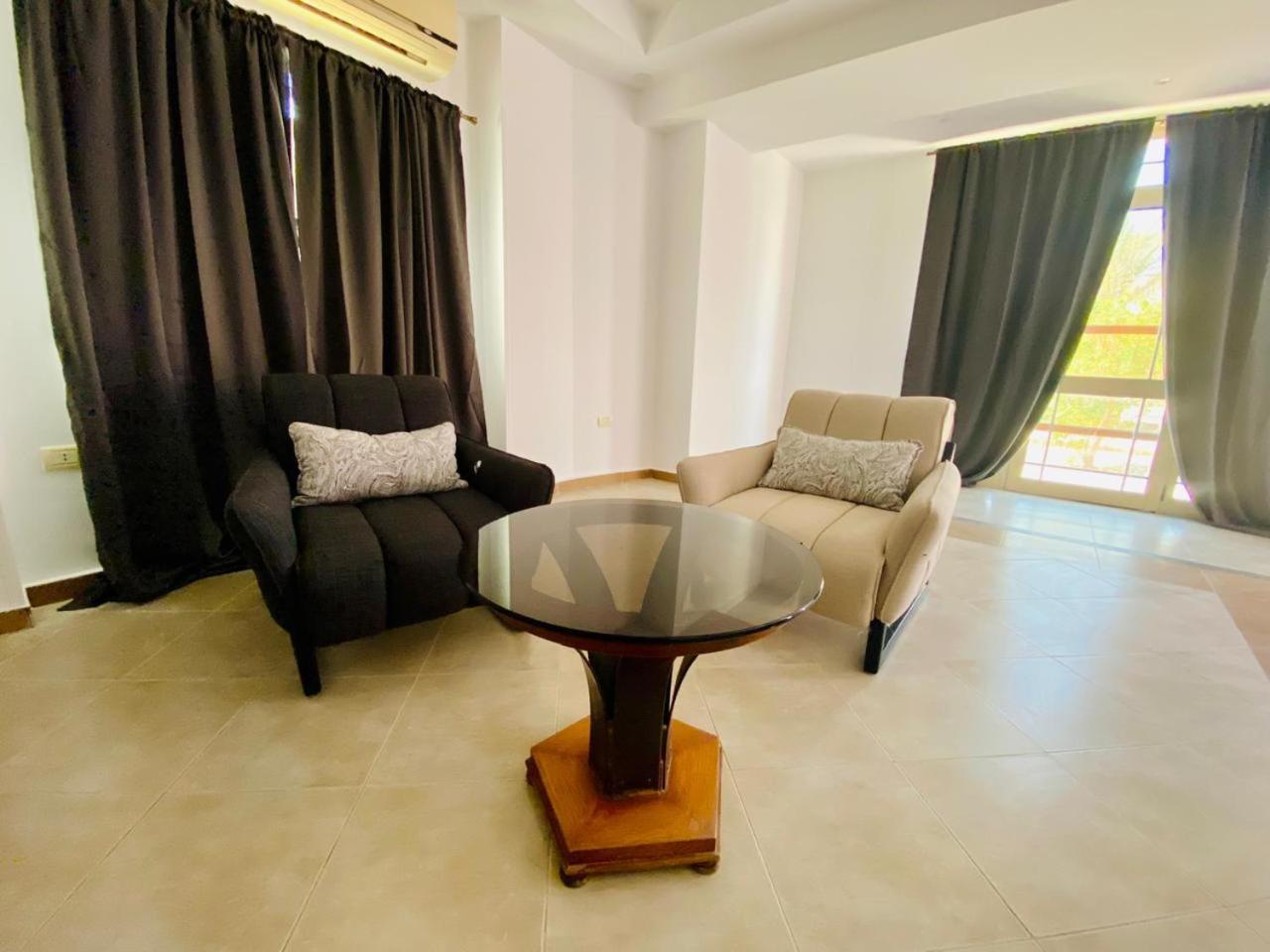 Vila Happiness Majawish, Close To The Center