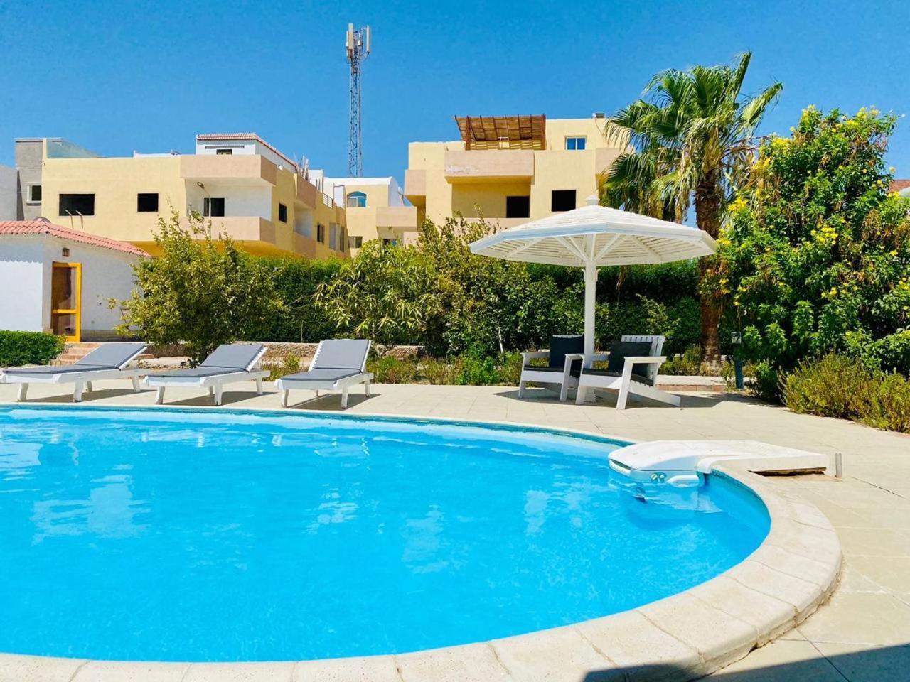 Vila Happiness Majawish, Close To The Center